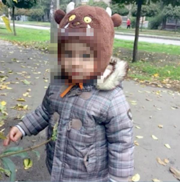 Bé 21 tháng tuổi chết oan vì bị người nhảy lầu tự tử rơi trúng-1