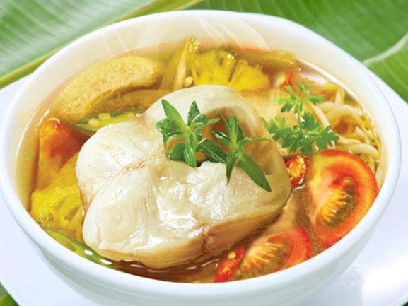 Độc đáo món gà nguyên con khiêu vũ bốc lửa trên nồi súp-3