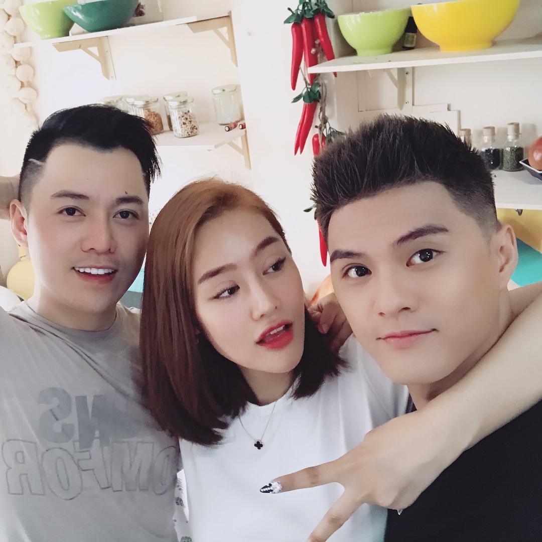 Tin sao Việt: Angela Phương Trinh khoe khoảnh khắc gợi cảm với nội y-2