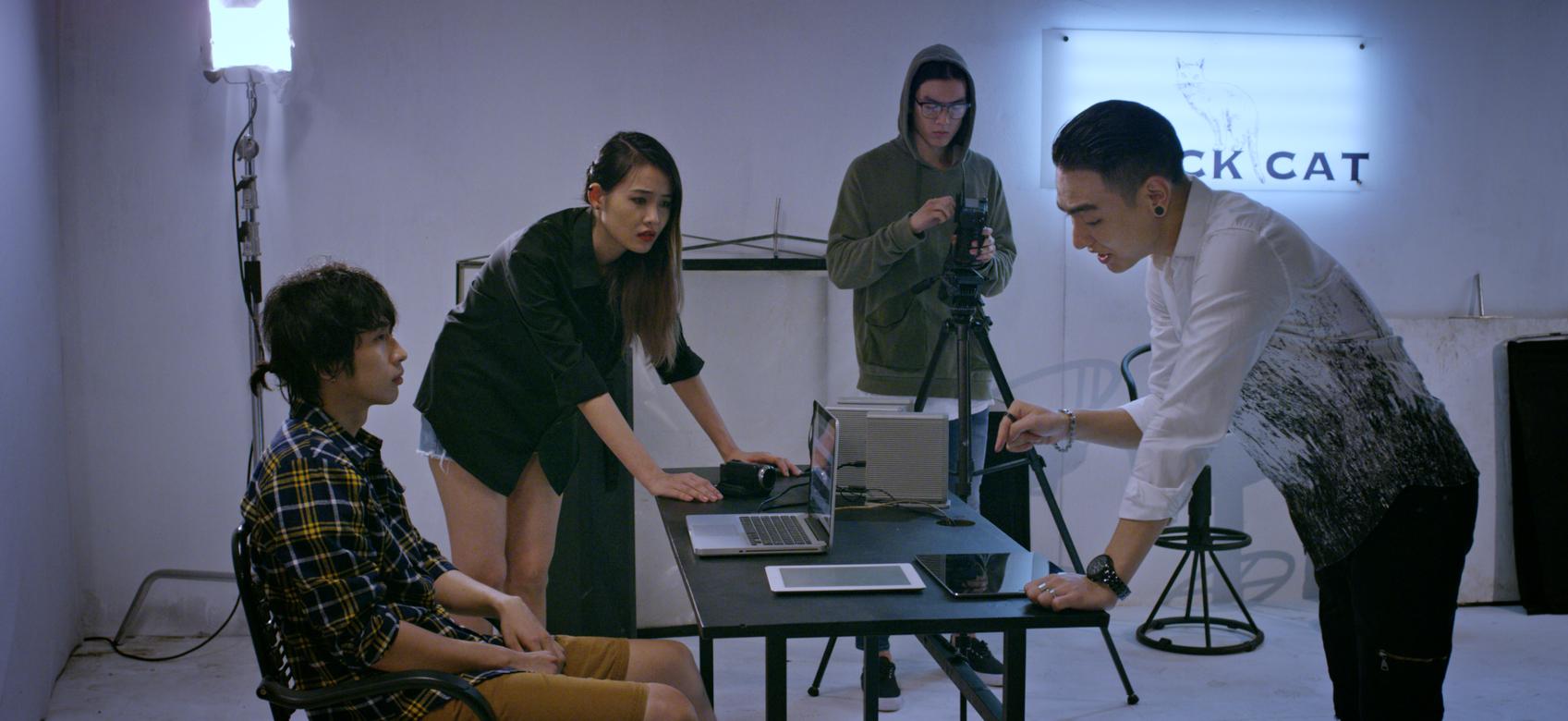 Quay clip câu view trong xưởng may ma, nhóm bạn trẻ nhận cái kết đắng-2