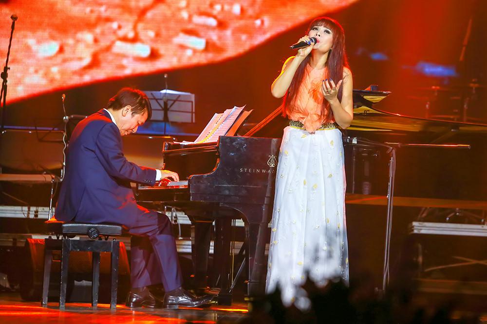 Ngọc Anh hét cát-xê 10.000 USD, các ca sĩ hạng A khác giá bao nhiêu?-1