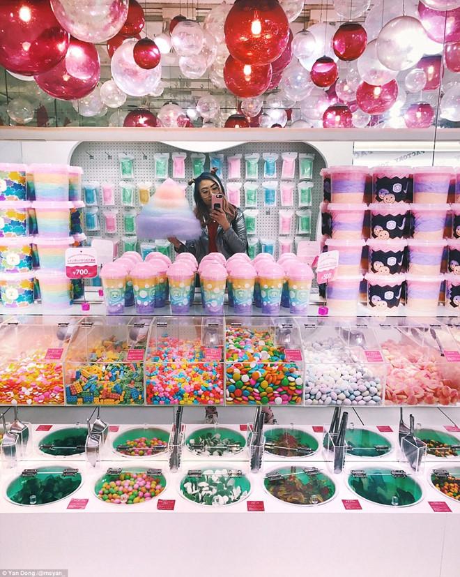 Nữ y tá dành cả thanh xuân để chụp ảnh quán xá-3