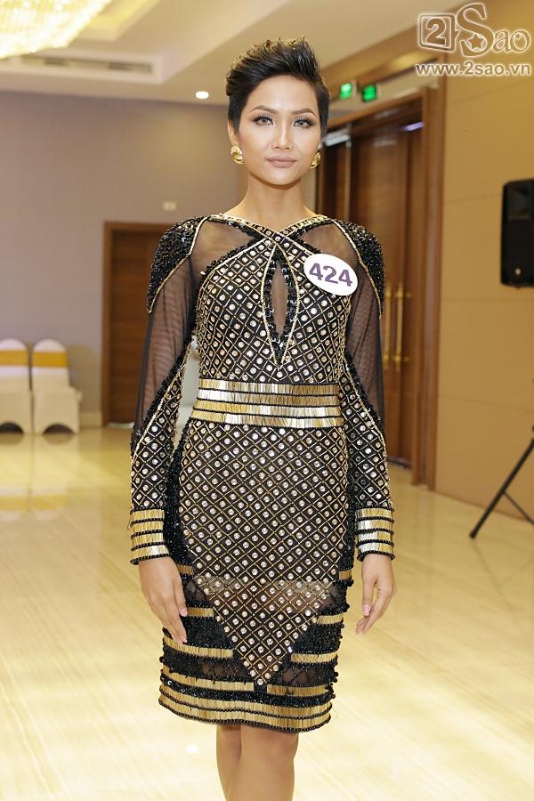 Không chỉ Hoa hậu, Á hậu Hoàn vũ Việt Nam 2017 cũng được trao vương miện tiền tỷ-10