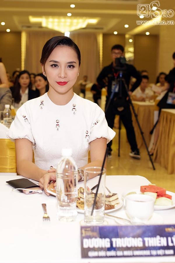 Không chỉ Hoa hậu, Á hậu Hoàn vũ Việt Nam 2017 cũng được trao vương miện tiền tỷ-3