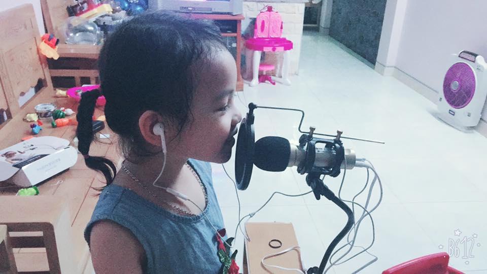 Bé gái 5 tuổi làm chao đảo cộng đồng mạng khi diễn sâu trong cover Buồn của anh-3