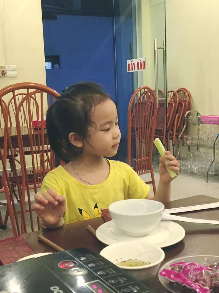 Bé gái 5 tuổi làm chao đảo cộng đồng mạng khi diễn sâu trong cover Buồn của anh-4