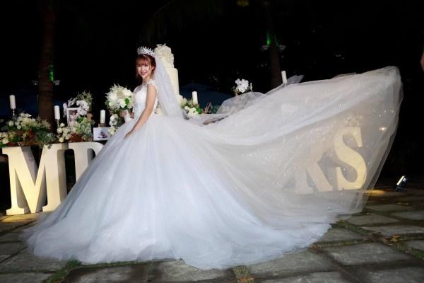 Đám cưới sao Việt chốt sổ năm cũ: Kẻ quyết tâm giấu nhẹm, người thoải mái công khai-10