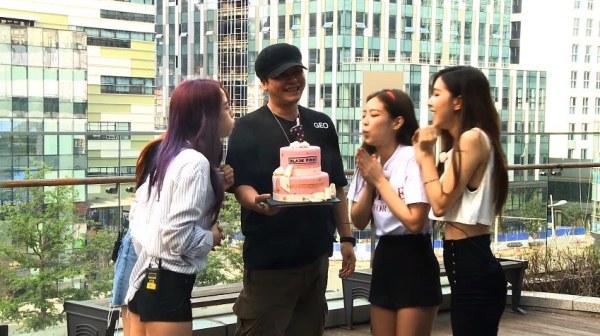 Bố Yang úp mở về việc BLACK PINK come back, hợp tác cùng producer Teddy-3