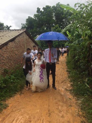 Đám cưới của chú rể 1m76 và cô dâu cao chưa tới 1 mét ở Đồng Nai gây xôn xao-2