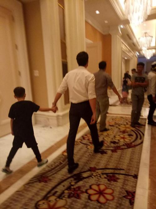 Trước khi dạy Subeo đánh golf gây bão showbiz, Kim Lý từng rất nhiều lần chiều chuộng con trai Hà Hồ-6