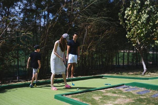 Trước khi dạy Subeo đánh golf gây bão showbiz, Kim Lý từng rất nhiều lần chiều chuộng con trai Hà Hồ-12