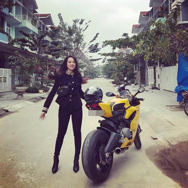 Cô gái xinh đẹp lái xe phân khối lớn gây bão mạng là ai?-2