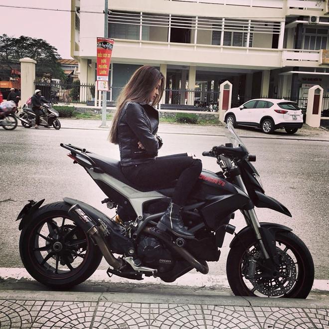 Cô gái xinh đẹp lái xe phân khối lớn gây bão mạng là ai?-4