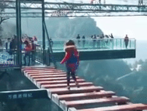 Cận cảnh chiếc váy cưới đính hơn 10.000 viên đá quý của top 10 Hoa hậu Việt Nam 2016 Trần Tố Như-10