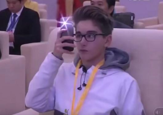 MC ngoại quốc trên VTV khiến các cô gái lùng sục thông tin vì quá điển trai-4