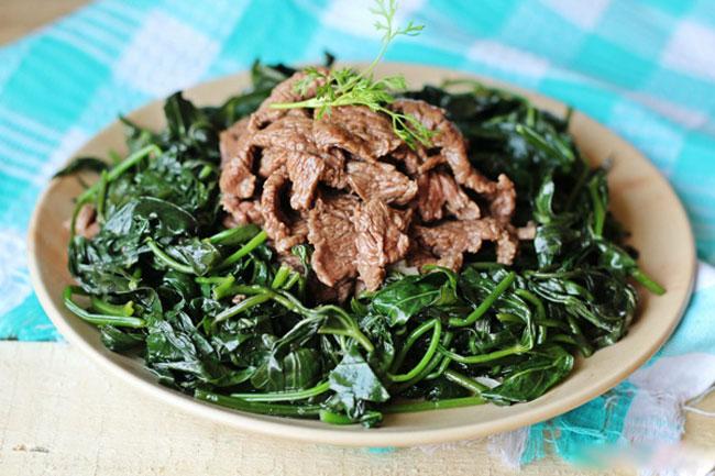 Bữa cơm chiều với món rau lang xào thơm ngon-2