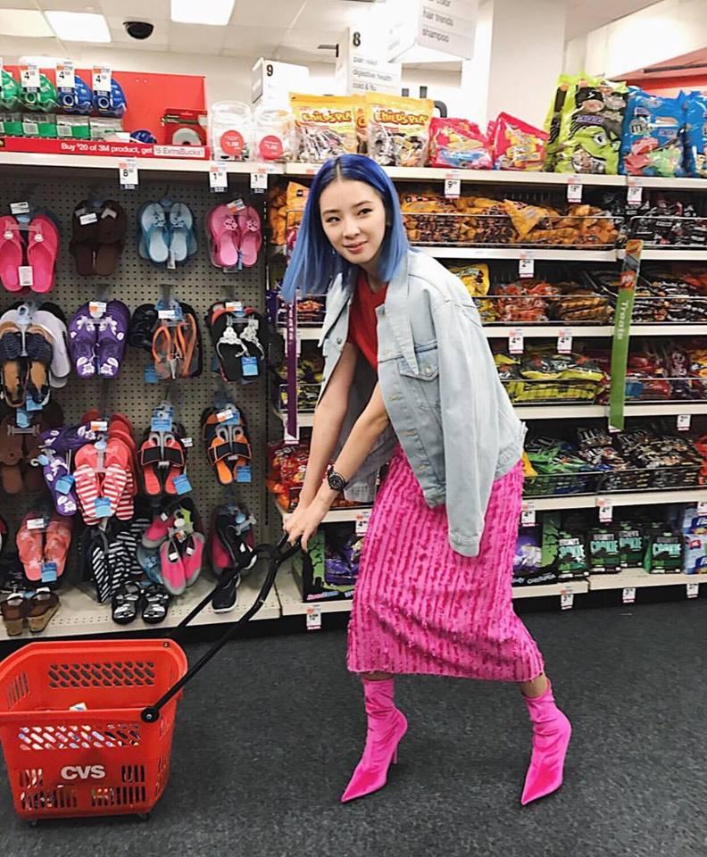 HyunA sexy váy ngắn cũn - Park Shin Hye giản dị đẹp bất chấp nổi nhất street style sao Hàn-3