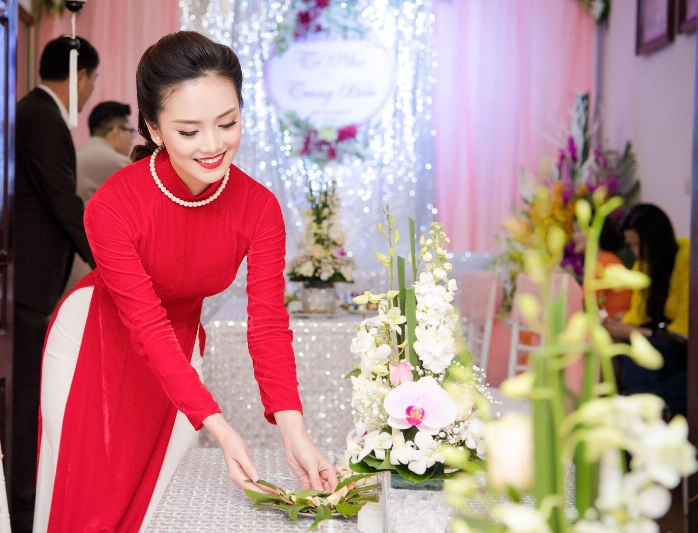 Cận cảnh chiếc váy cưới đính hơn 10.000 viên đá quý của top 10 Hoa hậu Việt Nam 2016 Trần Tố Như-5