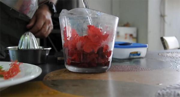 Đồ uống nổi tiếng Ai Cập hóa ra được làm từ loại hoa mọc đầy vỉa hè Việt Nam-6