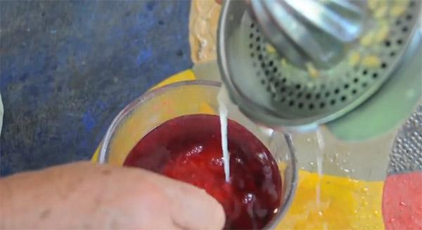 Đồ uống nổi tiếng Ai Cập hóa ra được làm từ loại hoa mọc đầy vỉa hè Việt Nam-7