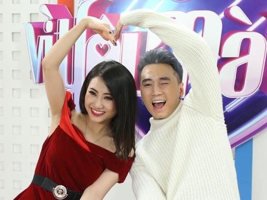 Vì yêu mà đến: Happy ending thứ 3 xuất hiện, Karik nắm tay cô sinh viên xinh đẹp rời khỏi chương trình