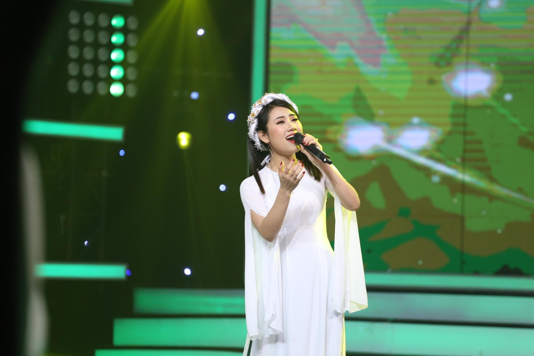 Vì yêu mà đến: Happy ending thứ 3 xuất hiện, Karik nắm tay cô sinh viên xinh đẹp rời khỏi chương trình-2