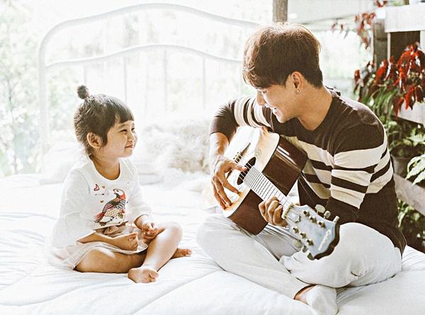 Khoảnh khắc ngọt lịm của Ưng Đại Vệ bên con gái khiến các ông bố không khỏi rung động-4