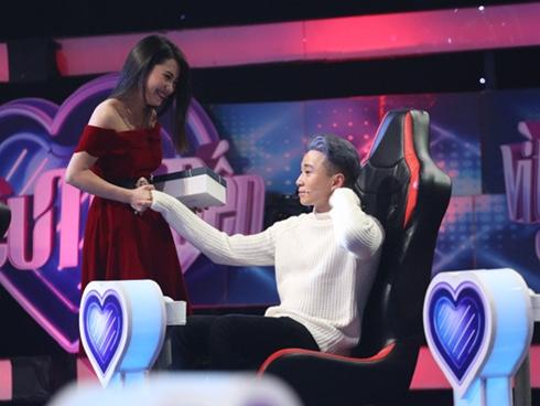 Danh tính cô gái xinh đẹp chiếm trọn trái tim Karik và các soái ca trong tập 17 Vì yêu mà đến-9