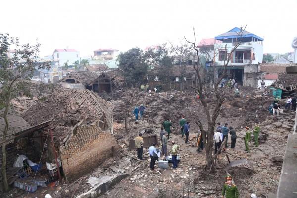 Nỗi đau ám ảnh người cha sau vụ nổ kinh hoàng cùng mưa đạn cướp mạng sống con gái 3 tuổi-1