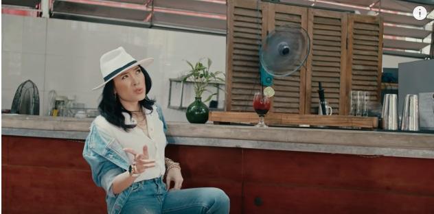 Áo denim phối giầy high heels đinh tán, Mỹ Tâm hóa quý cô retro chất chơi trong MV mới-1