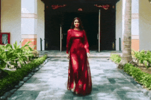 Trước thềm chung kết HHHV 2017, Phạm Hương thể hiện khả năng catwalk uyển chuyển, điêu luyện-2