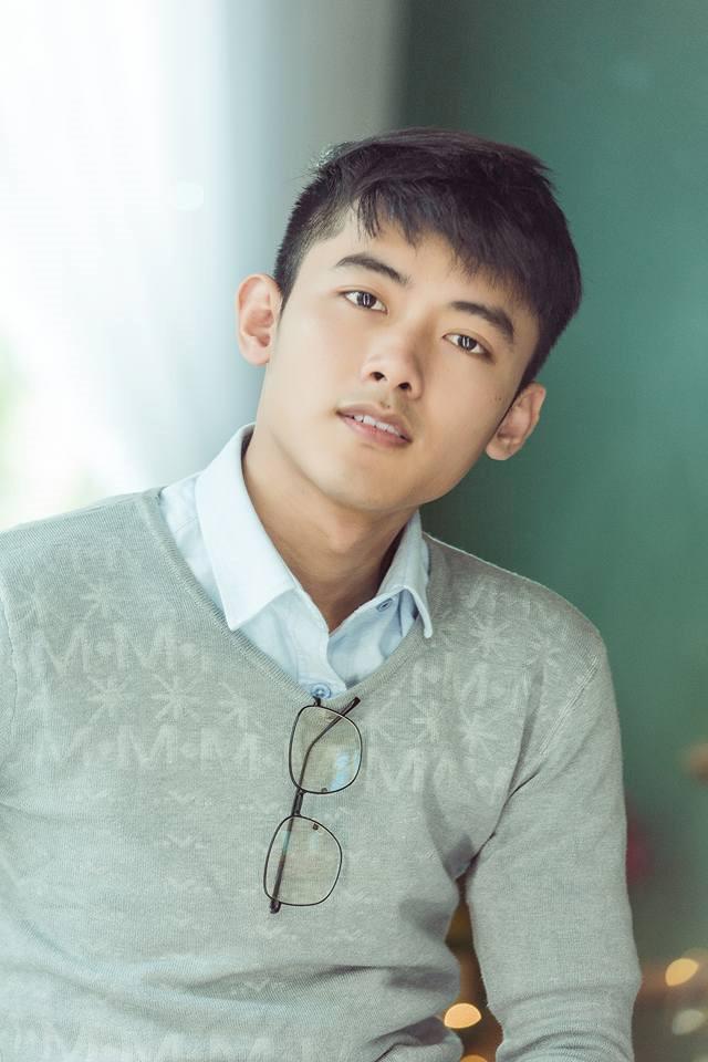 Chàng kỹ thuật viên X-quang điển trai đốn tim hội chị em-6