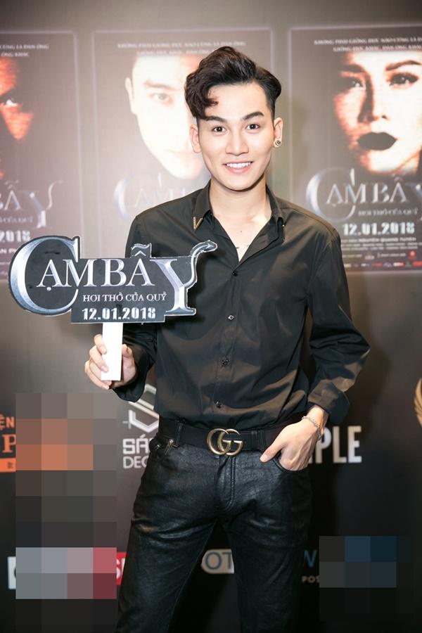 Nhật Kim Anh váy áo lộng lẫy được dàn trai đẹp vây quanh tại buổi ra mắt phim 18+-5