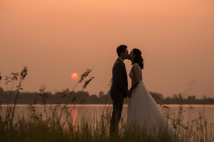 Trọn bộ ảnh cưới ngập cảnh khóa môi của nàng hậu Trần Tố Như và hot boy cảnh sát-8