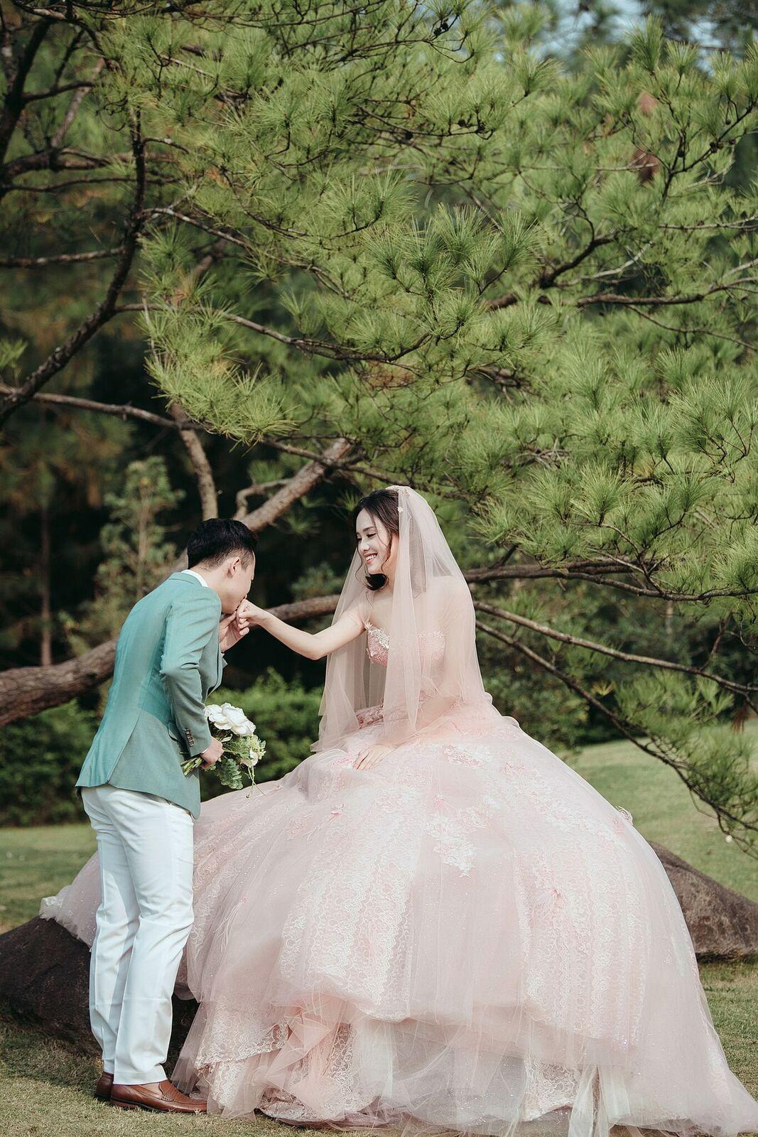 Trọn bộ ảnh cưới ngập cảnh khóa môi của nàng hậu Trần Tố Như và hot boy cảnh sát-9