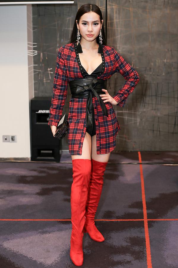 Dầy son thừa phấn khiến Đào Bá Lộc - Tuyết Trang lọt top sao xấu tuần này-7