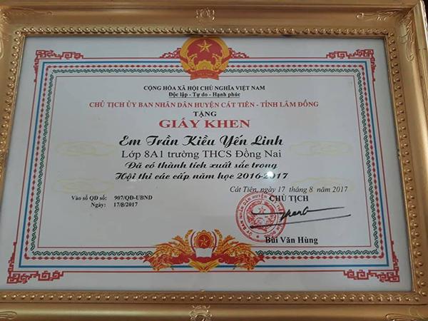 Thiếu nữ 10X xinh đẹp, hát tiếng Anh cực đỉnh gây sốt mạng xã hội-2