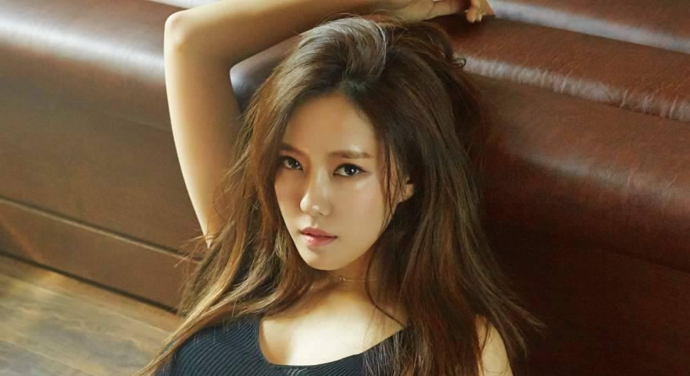 Sao Hàn 6/1: Mỹ nhân sở hữu góc nghiêng thần thánh Han Ga In trở lại sau 6 năm-7