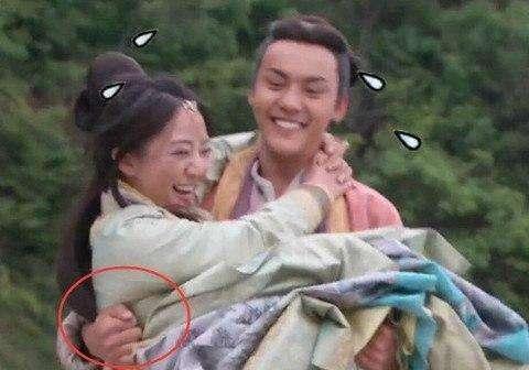 Sự thật phía sau những màn bế người đẹp của các soái ca Hoa ngữ trên phim-2