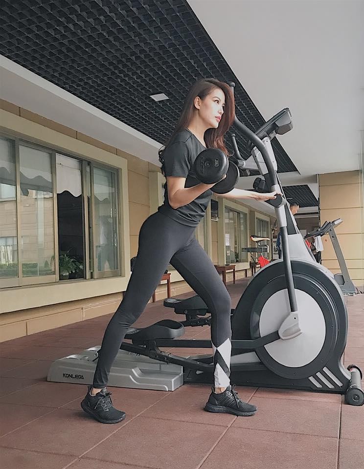 Tin sao Việt: Trương Quỳnh Anh và Tim đi chơi cùng bạn bè giữa tin đồn ra ở riêng-9