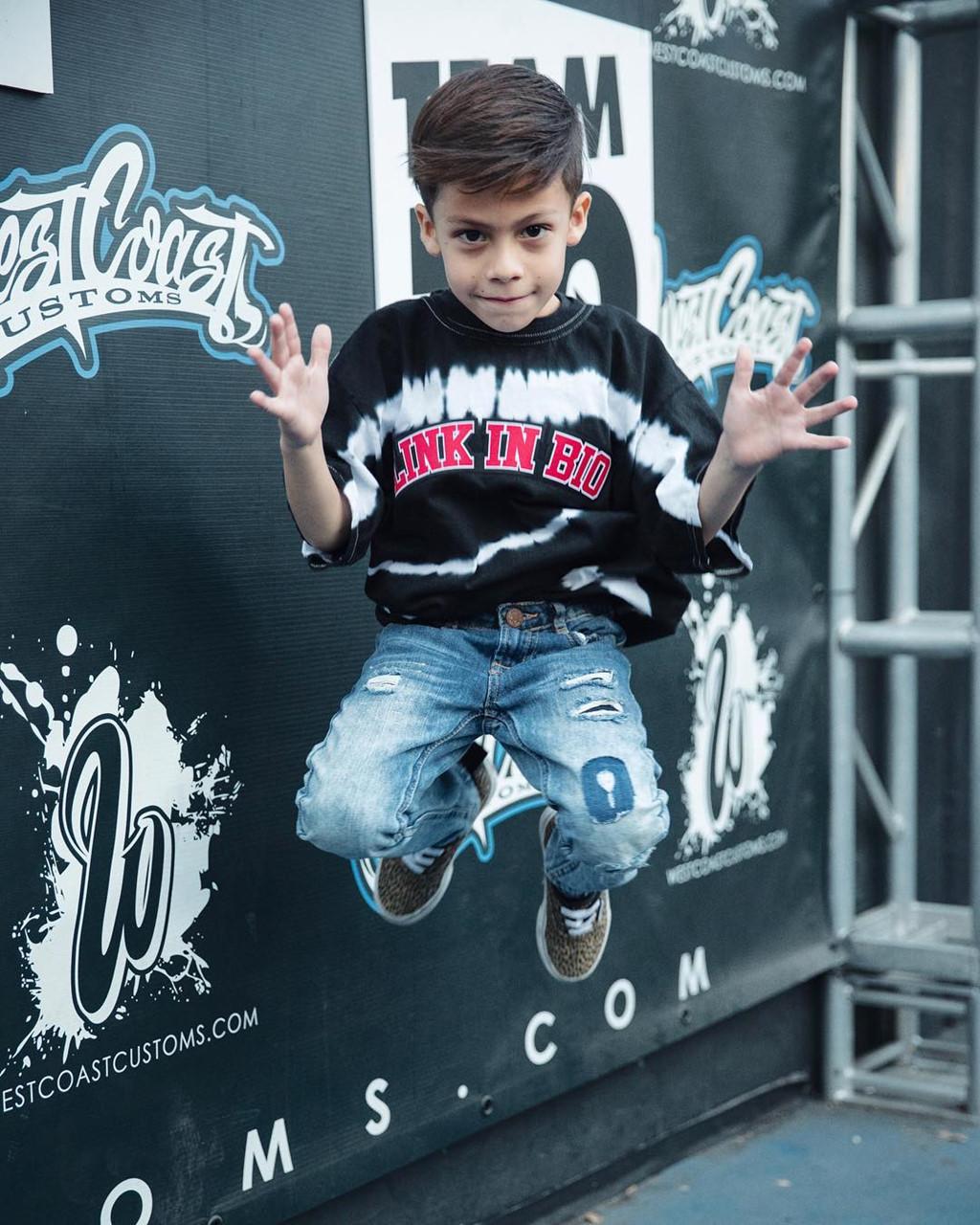 Cậu bé 7 tuổi nổi tiếng với phong cách thời trang cực chất-5