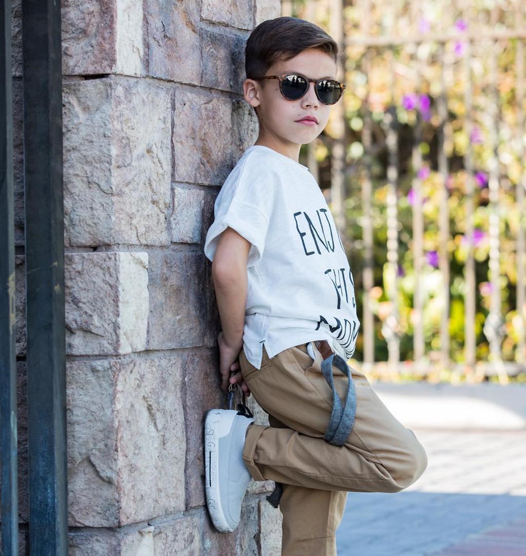 Cậu bé 7 tuổi nổi tiếng với phong cách thời trang cực chất-6