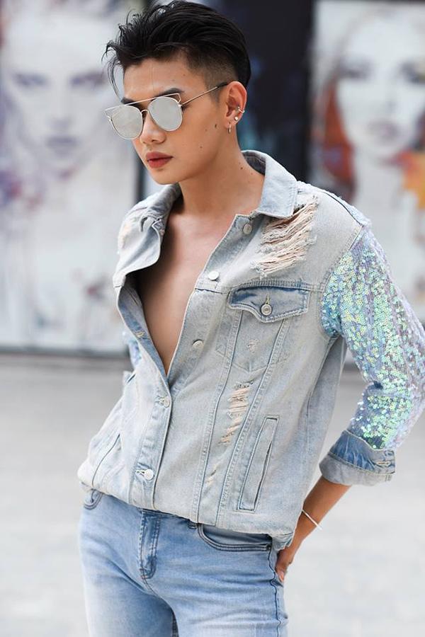 Trang điểm thôi chưa đủ, Đào Bá Lộc còn khiến chị em ghen tỵ vì gia tài toàn là son-1