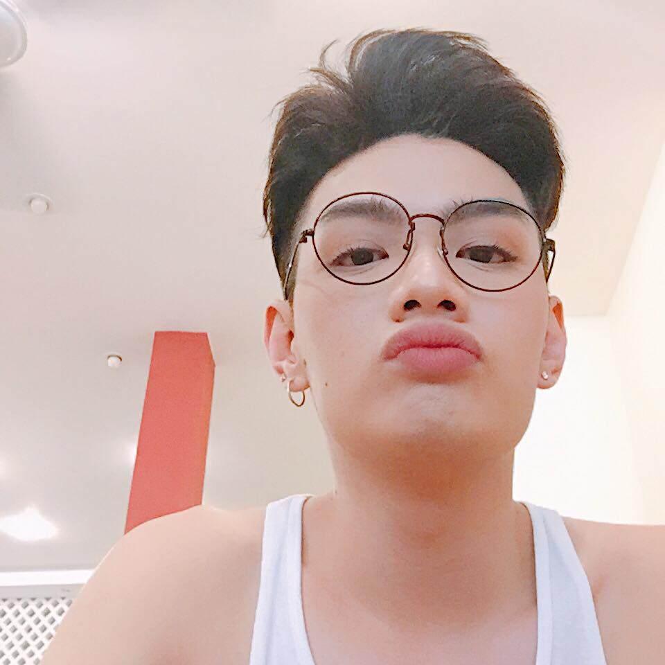 Trang điểm thôi chưa đủ, Đào Bá Lộc còn khiến chị em ghen tỵ vì gia tài toàn là son-3