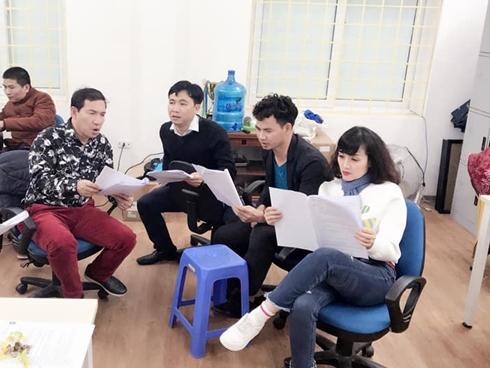 Clip: Cận cảnh bữa ăn vội sau hậu trường tập luyện vất vả của các Táo-5