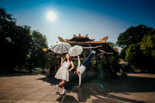 Cô dâu đi giầy thể thao nhảy hip hop cực sung trong đám cưới-2