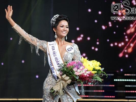 Khởi đầu 2018, H'Hen Nie chiếm spotlight khi đăng quang Hoa hậu Hoàn vũ Việt Nam 2017