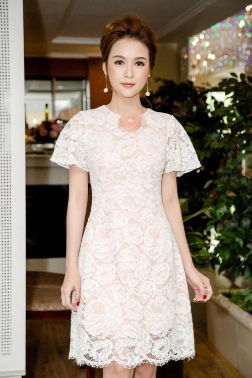 Không chỉ mê mệt màu trắng, Nhã Phương và ‘Bóng hồng 2 triệu đô’ của Trường Giang còn đụng hàng chan chát-14