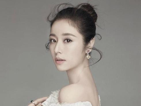 Đóng cặp với trai trẻ kém 16 tuổi, Lâm Tâm Như bị chế nhạo: Trông như 2 mẹ con!-6