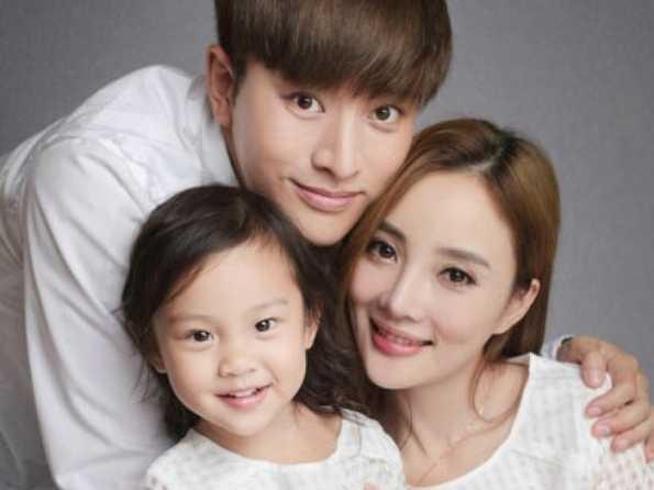 Xuất hiện lần đầu sau scandal ngoại tình, Lý Tiểu Lộ bịt kín khẩu trang, liên tục cúi mặt-9